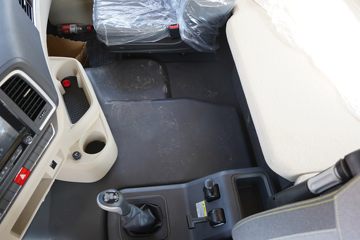 �����ؿ� ����X5000 ����� 480���� 6X4 LNGǣ����ͼƬ