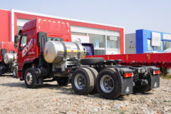 东风柳汽 乘龙H5 500马力 6X4 LNG牵引车