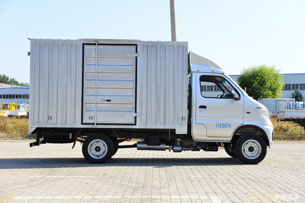 东风途逸T3Q，能拉快跑，集装箱为您挡风遮雨。