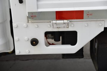 �������� ��X1 2.0L 133���� ���� 4X2 4�׵�������΢��ͼƬ