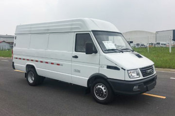南京依维柯得意V40 2.5T柴油 150马力 3座封闭货车(后双胎)