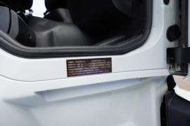 杰虎&nbsp;电动牵引车驾驶室图片