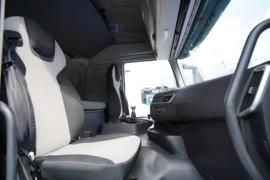 杰虎&nbsp;电动牵引车驾驶室图片