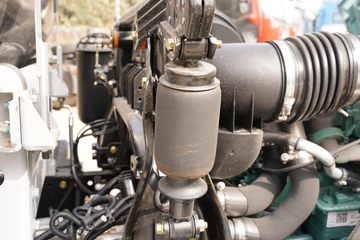 һ����� J6V�ؿ� 530���� 6X4 LNGǣ����(CA4250P66M25T1E6)ͼƬ