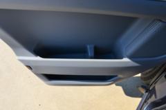 江铃新全顺 2023款 143马力 2.0T柴油 9档自动 9座中轴中顶多用途乘用车