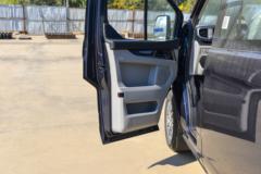 江铃新全顺 2023款 143马力 2.0T柴油 9档自动 9座中轴中顶多用途乘用车