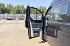 江铃新全顺 2023款 143马力 2.0T柴油 9档自动 9座中轴中顶多用途乘用车