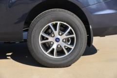 江铃新全顺 2023款 143马力 2.0T柴油 9档自动 9座中轴中顶多用途乘用车