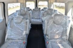 江铃新全顺 2023款 143马力 2.0T柴油 9档自动 9座中轴中顶多用途乘用车