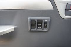 厦门金龙 金威 捷运 117马力 2.2L汽油 2座 高顶封闭货车