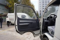 厦门金龙 金威 捷运 117马力 2.2L汽油 2座 高顶封闭货车