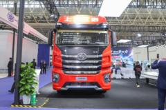 上汽红岩 杰狮H6 标载版 590马力 6X4 LNG自动档牵引车 上汽红岩 杰狮H6 标载版 590马力 6X4 LNG自动档牵引车