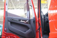 上汽红岩 杰狮H6 标载版 590马力 6X4 LNG自动档牵引车 上汽红岩 杰狮H6 标载版 590马力 6X4 LNG自动档牵引车