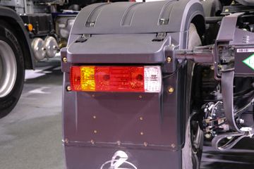 �������� ����H5V 480���� 6X4 LNGǣ����(LZ4250H7DM1)ͼƬ