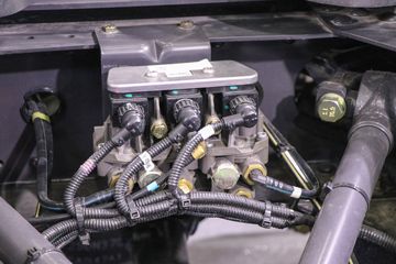 �������� ����H5V 480���� 6X4 LNGǣ����(LZ4250H7DM1)ͼƬ