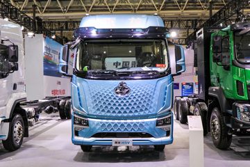 东风柳汽 乘龙H5V 330马力 6X2 7.8米翼开启厢式载货车(LZ5251XYKH5CC1)