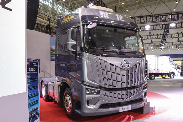 东风柳汽 乘龙HK 680马力 6X4 AMT自动档牵引车(法士特变速箱)