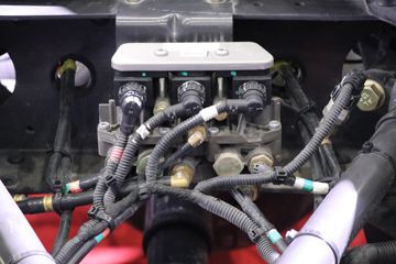 �������� ����HK 680���� 6X4 AMT�Զ���ǣ����(��ʿ�ر�����)ͼƬ