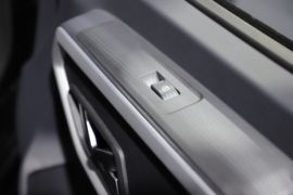 御风V9E&nbsp;电动封闭厢货驾驶室图片