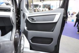 御风V9E&nbsp;电动封闭厢货驾驶室图片