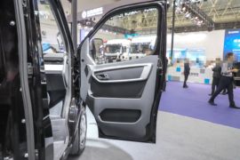 御风V9E&nbsp;电动封闭厢货驾驶室图片