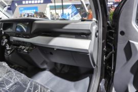 御风V9E&nbsp;电动封闭厢货驾驶室图片