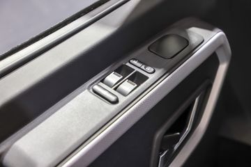 御风V9E&nbsp;电动封闭厢货驾驶室图片