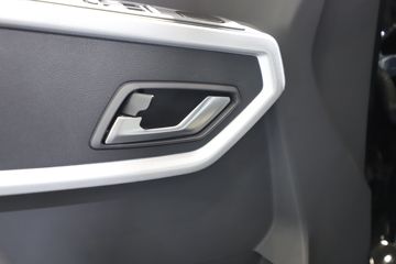 御风V9E&nbsp;电动封闭厢货驾驶室图片