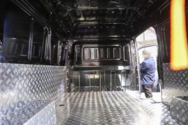 御风V9E&nbsp;电动封闭厢货货厢图片