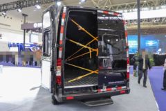 东风股份 御风V9E 4.5T 3座 5.94米纯电动厢式运输车77.28kWh