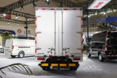 东风股份 EV360 4.5T 4.2米单排纯电动厢式轻卡81.14kWh