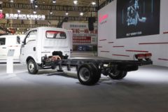 东风股份 EV200 标配版 4.5T 3.965米单排纯电动厢式轻卡(DFA5040XXYTBEV7)59.409kWh
