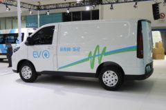 南京依维柯 聚星 3.8T 3座 4.998米纯电动封闭货车77kWh