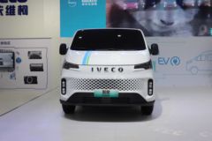 南京依维柯 聚星 3.8T 3座 4.998米纯电动封闭货车77kWh
