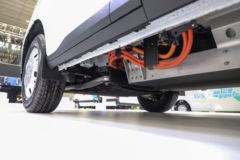 南京依维柯 聚星 3.8T 3座 4.998米纯电动封闭货车77kWh