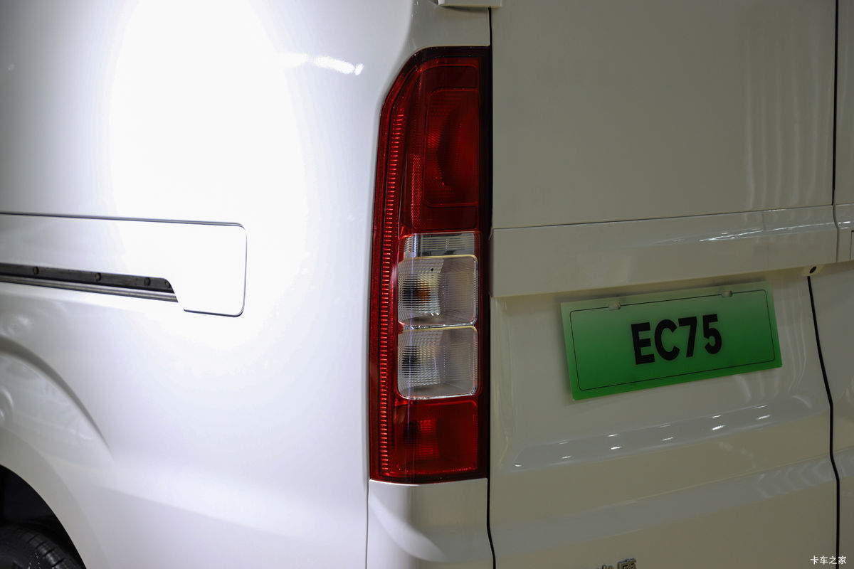 EC75 ׼泬Խ͢ 2 綯ջ дº41.85kWh
