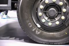 东风商用车 天锦KR 18T 4X2 6.8米排半纯电动仓栅式载货车332kWh