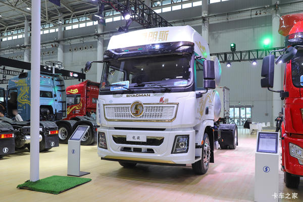 陕汽康明斯 龙骁 530马力 4X2 LNG自动档牵引车(SX4189XE1TLQ1)