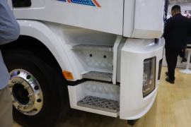 德龙X5000E&nbsp;电动牵引车外观图片