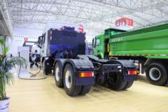 陕汽重卡 德龙X5000 6X4 纯电动牵引车