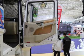 德龙X5000E&nbsp;电动牵引车驾驶室图片