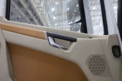 陕汽重卡 德龙X5000 6X4 纯电动牵引车