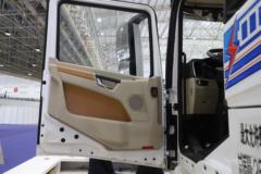 陕汽重卡 德龙X5000 6X4 纯电动牵引车