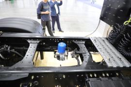 德龙X5000E&nbsp;电动牵引车底盘图片