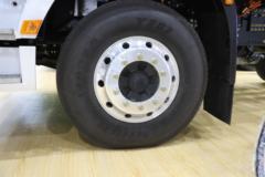 陕汽重卡 德龙X5000 6X4 纯电动牵引车