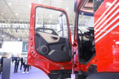 东风商用车 天龙KL 6X4 换电式纯电动牵引车282kWh