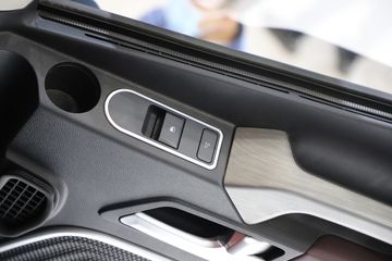 �ൺ��� ӥ; ͷ�Ȳ� 620���� 6X4 AMT�Զ���ǣ����(��Һ��)(CA4257P35K18T1E6A80)ͼƬ