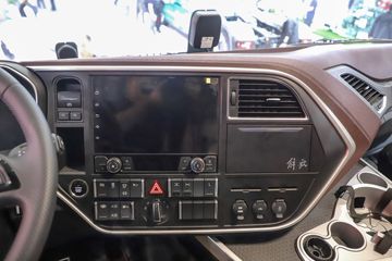 �ൺ��� ӥ; ͷ�Ȳ� 620���� 6X4 AMT�Զ���ǣ����(��Һ��)(CA4257P35K18T1E6A80)ͼƬ