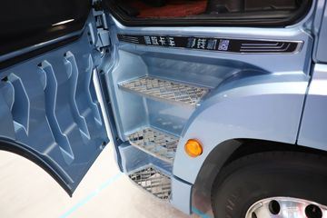 �ൺ��� ӥ; ͷ�Ȳ� 620���� 6X4 AMT�Զ���ǣ����(��Һ��)(CA4257P35K18T1E6A80)ͼƬ