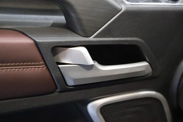 �ൺ��� ӥ; ͷ�Ȳ� 620���� 6X4 AMT�Զ���ǣ����(��Һ��)(CA4257P35K18T1E6A80)ͼƬ